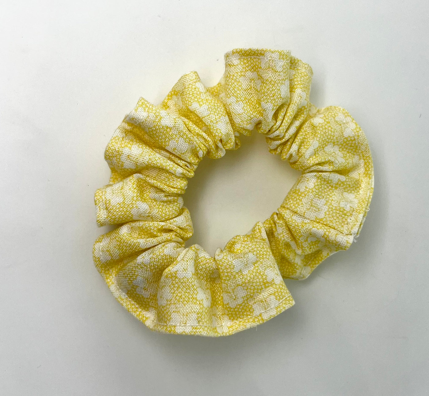 Scrunchie- Vintage Yellow and White Flowers